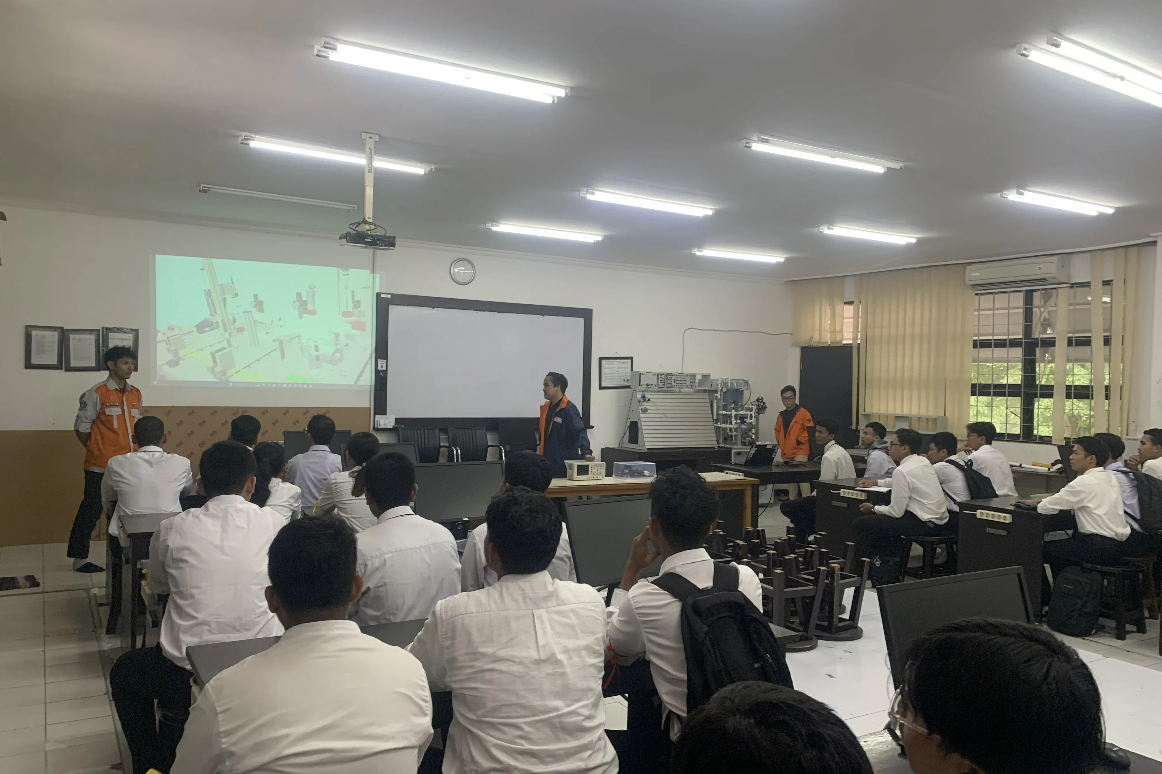 Dokumentasi Lab Tour Technogear 2026
